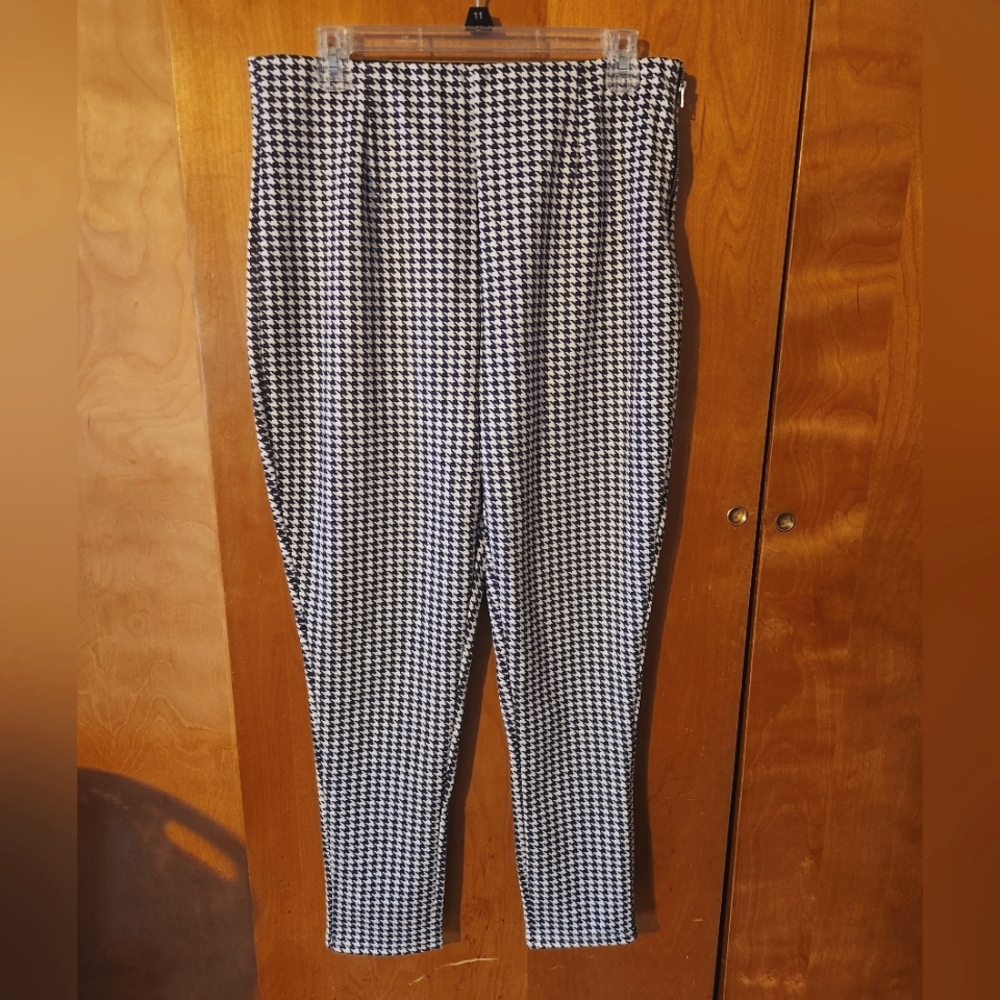 NWOT Serra Houndstooth Pattern Pants Size L